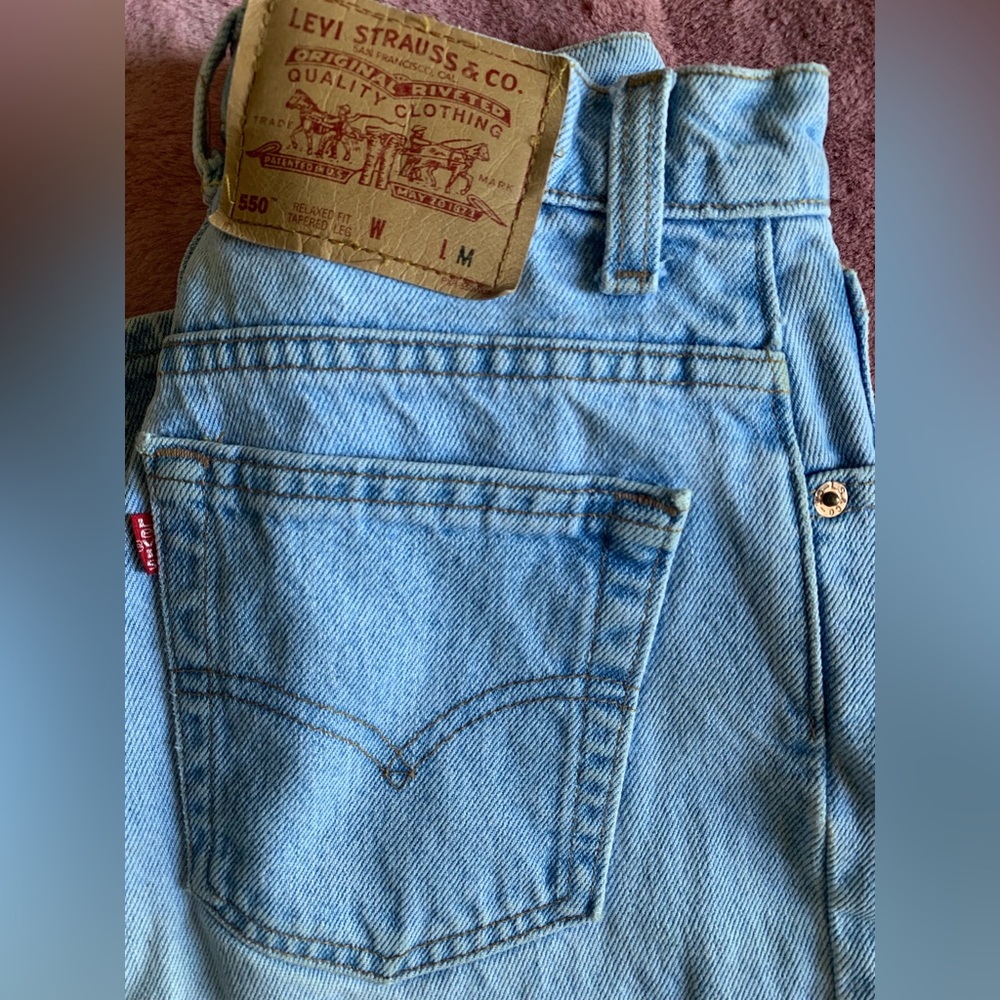 ♥️VINTAGE LIGHT WASH LEVI 550 JEANS👖✨